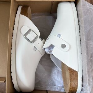 NEW Cushionaire White Boston Clogs